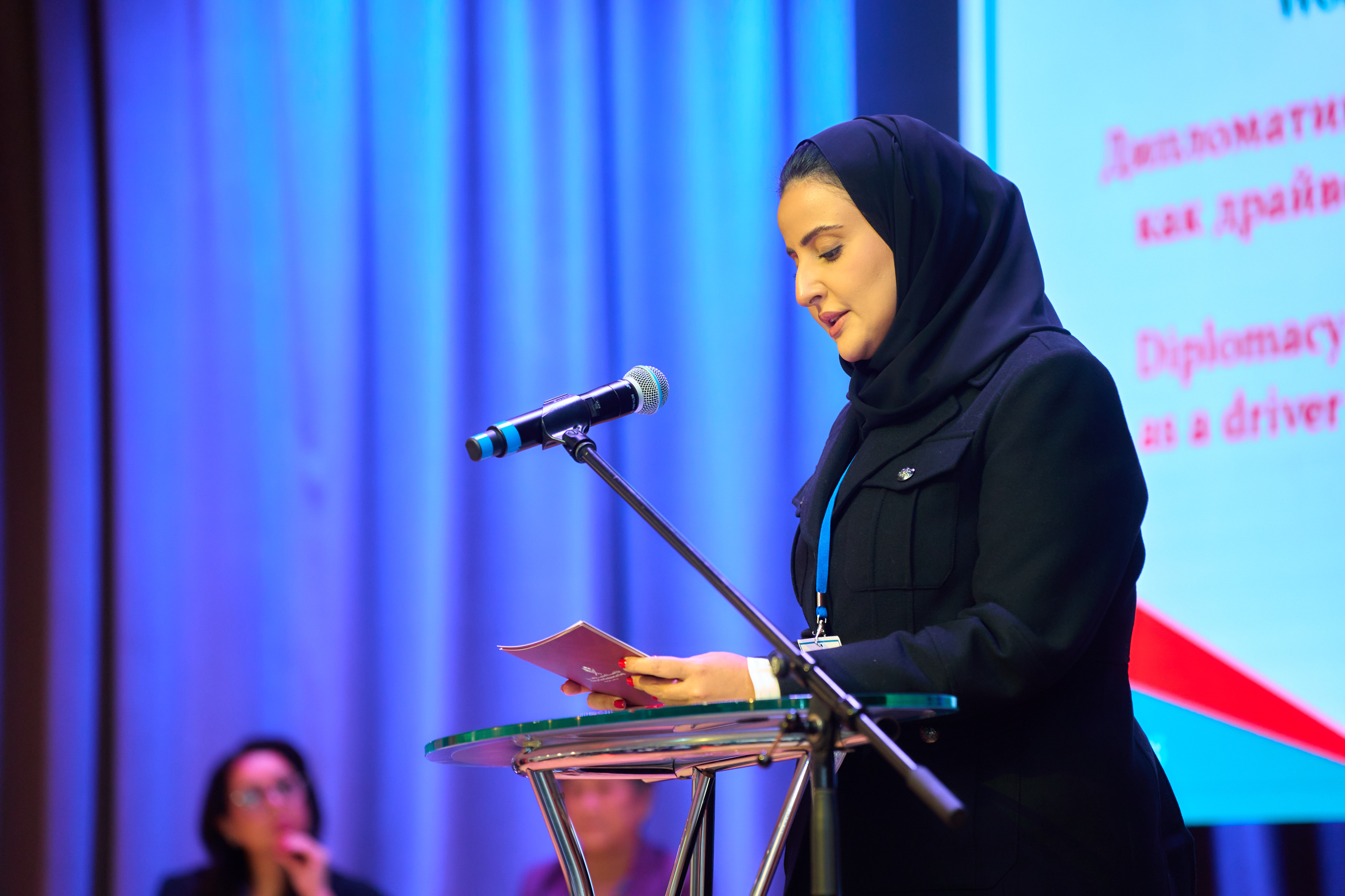 شاركت وزارة التنمية الاجتماعية و الاسرة في المنتدى الدولي الرابع "المرأة في الألفية الثالثة "الذي عقد في موسكو ترأست الوفد الشيخة شيخة بنت جاسم ال ثاني -وكيل الوزارة المساعد لشؤون الاسرة